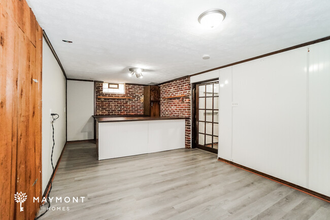 Building Photo - Updated 3 Bedroom Home