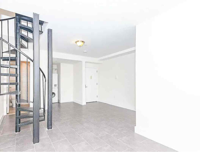 Building Photo - 871 Bergen St