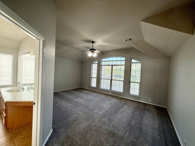 Building Photo - 5 bedroom, 3 bathroom home off TPC Parkway!