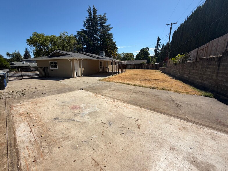 Building Photo - 8762 Kurts Ct