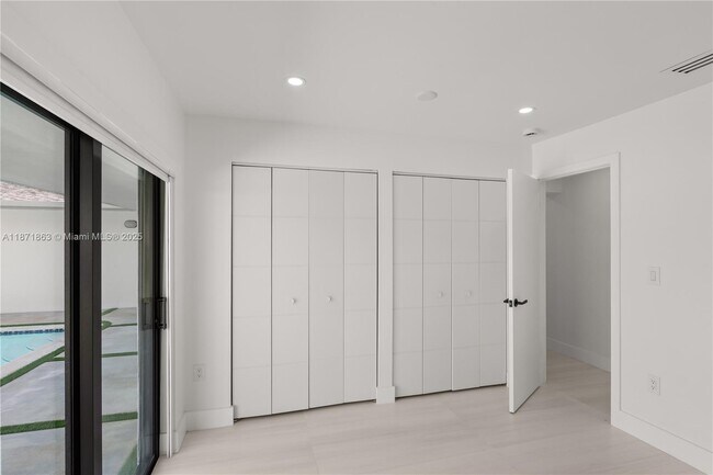Building Photo - 6010 SW 108th Pl