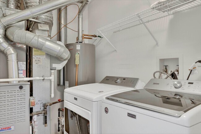 Building Photo - 1161 Hawthorne Ln