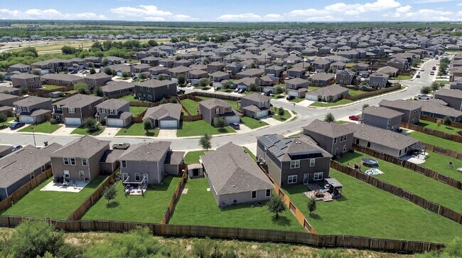 Building Photo - Spacious 4-Bedroom Home Near Lackland AFB with Private Backyard