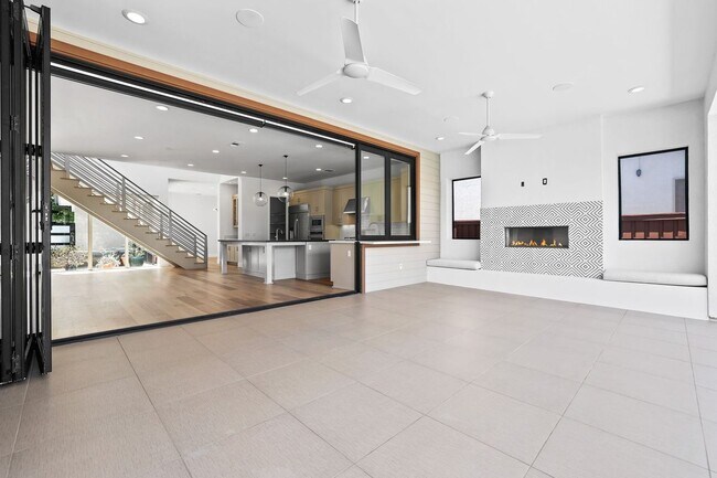 Building Photo - 1650 Murano Pl