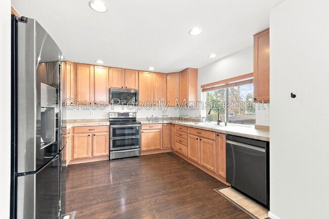 Building Photo - 2057 Alpine Dr