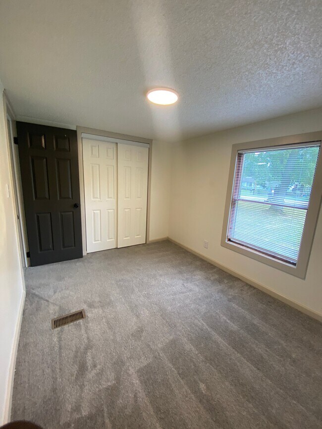 Building Photo - 25079 Snyder St
