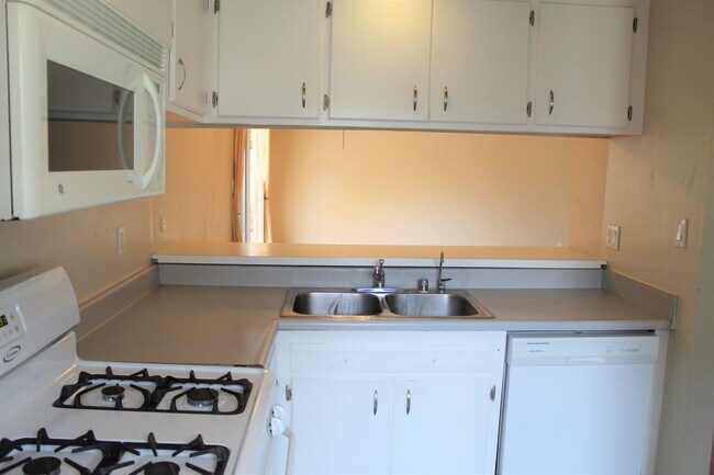 Building Photo - 2593bay