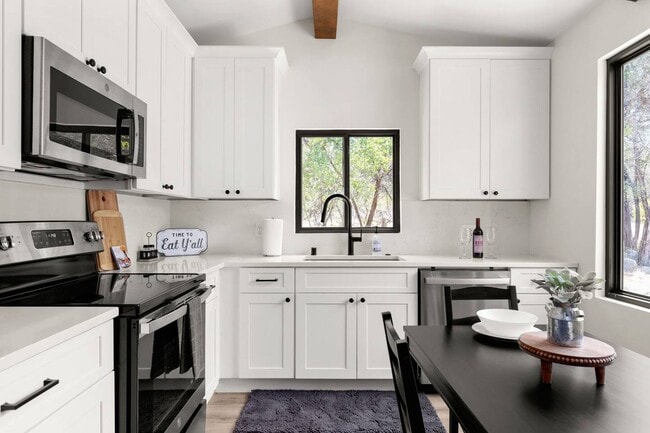 Building Photo - 625 Gruene River Dr