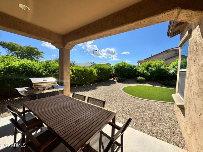 Building Photo - 25925 W Tonto Ln