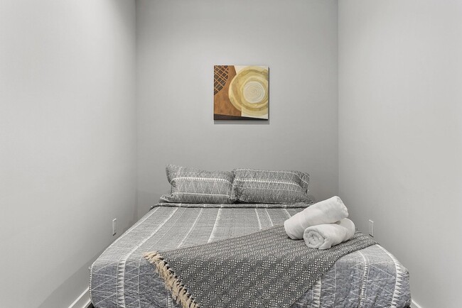 Building Photo - 1611 N 27th St