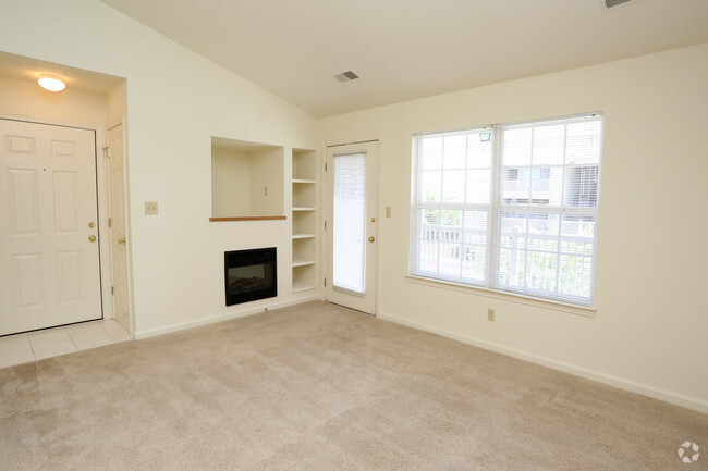 1BR, 1BA - 760 SF - Living Room - Forest Creek Apartments