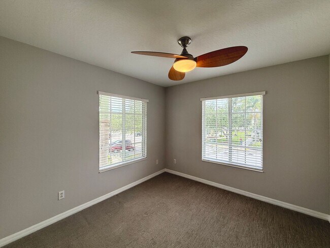 Building Photo - Clean and Comfortable 3 Bedroom Townhome
