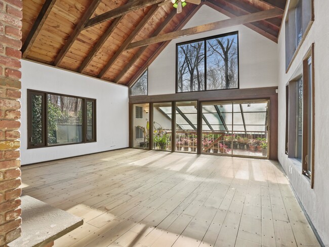 Building Photo - 8 Bayberry Ridge Rd