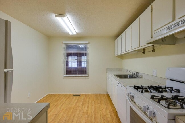 Building Photo - 2907 Oxford Way NW