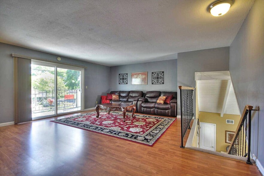 Entertainment Room - 33067 Lake Michigan St