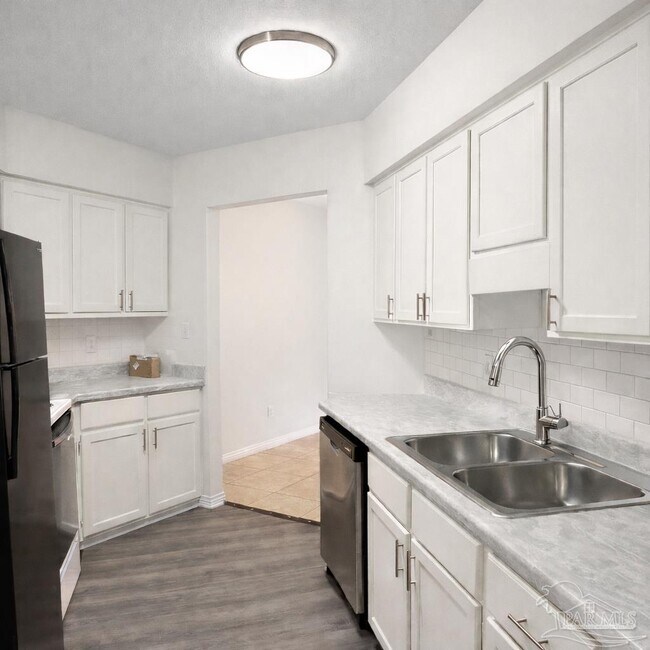 Building Photo - 7225 W Fairfield Dr