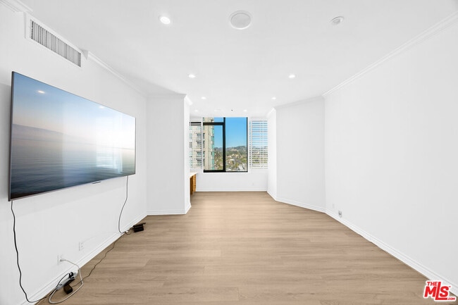 Building Photo - 10724 Wilshire Blvd