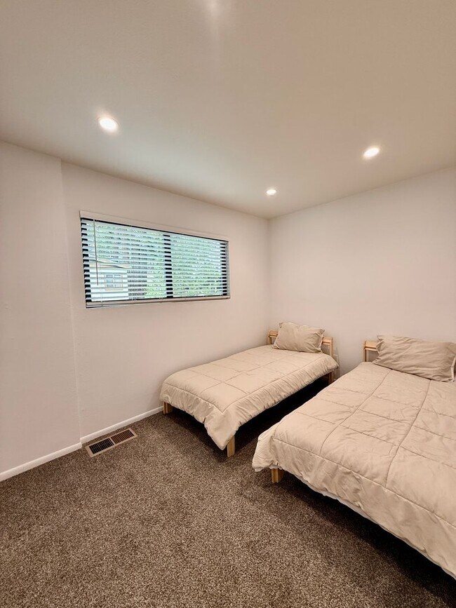 Building Photo - 41 Ridgecrest Dr