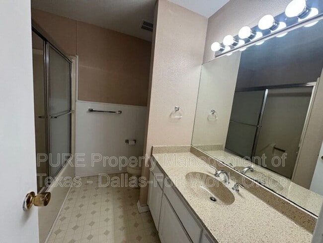 Building Photo - 6321 Kelly Dr