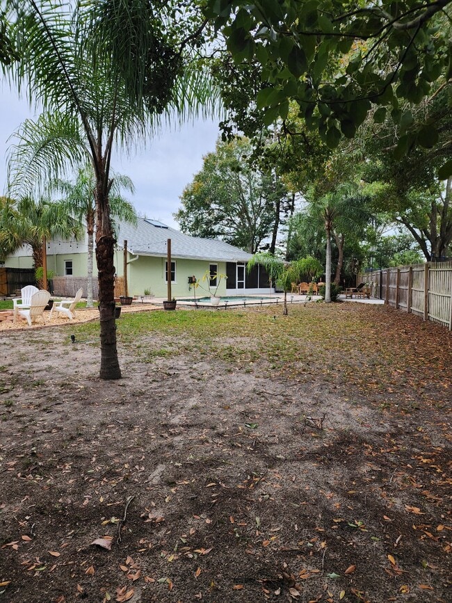 Building Photo - Pool home in Historic Tarpon Springs