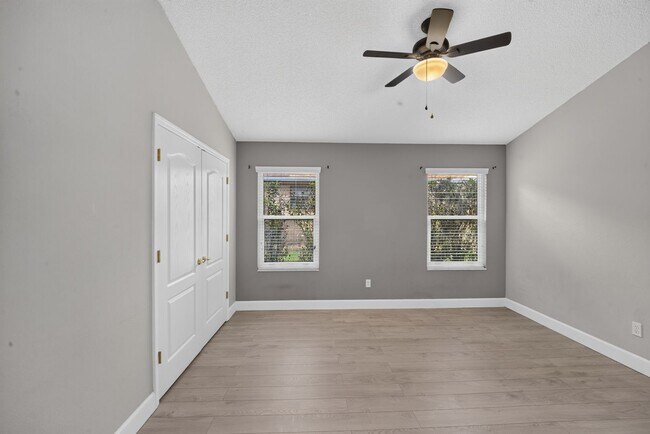 Building Photo - Renovated Brick Home in Gated Community