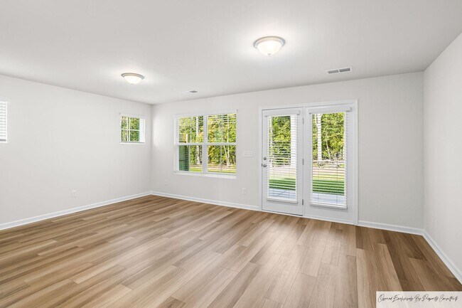 Building Photo - STUNNING TOWNHOUSE IN LEXINGTON'S MURRAY V...