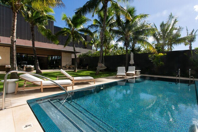 Building Photo - Victoria Place 2705 - Sophisticated 1BR