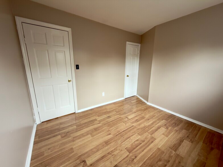 Building Photo - 215 Seaview Ave
