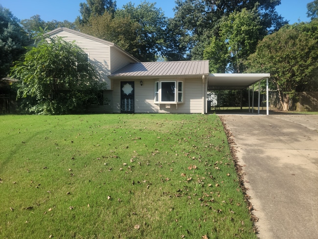 Primary Photo - "Charming 3-Bed Home with Granite Elegance...