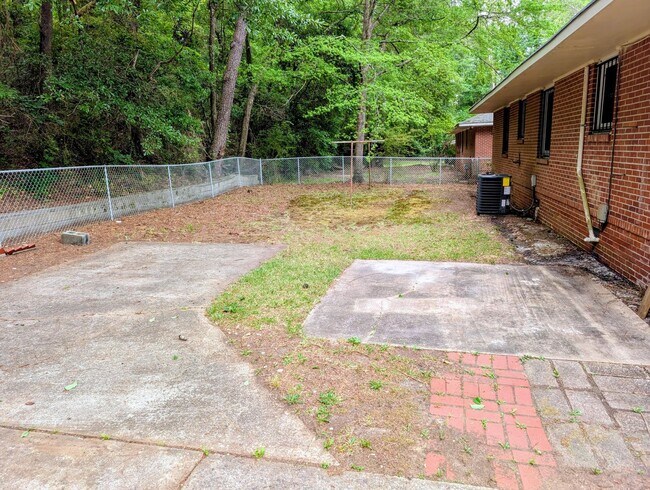 Building Photo - 246 Robert E Lee Dr