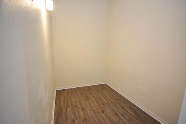 Building Photo - Andover Park