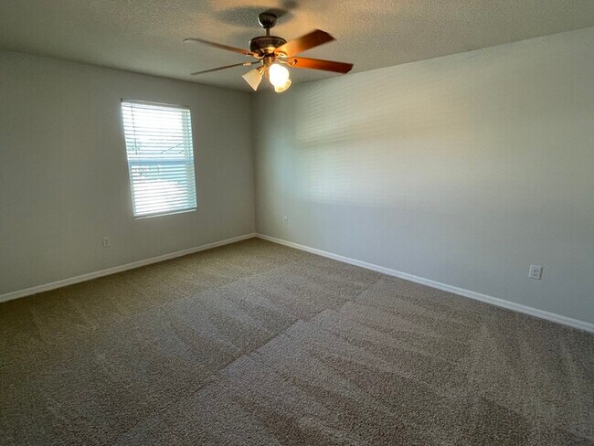 Building Photo - 1402 Kissimmee Ct