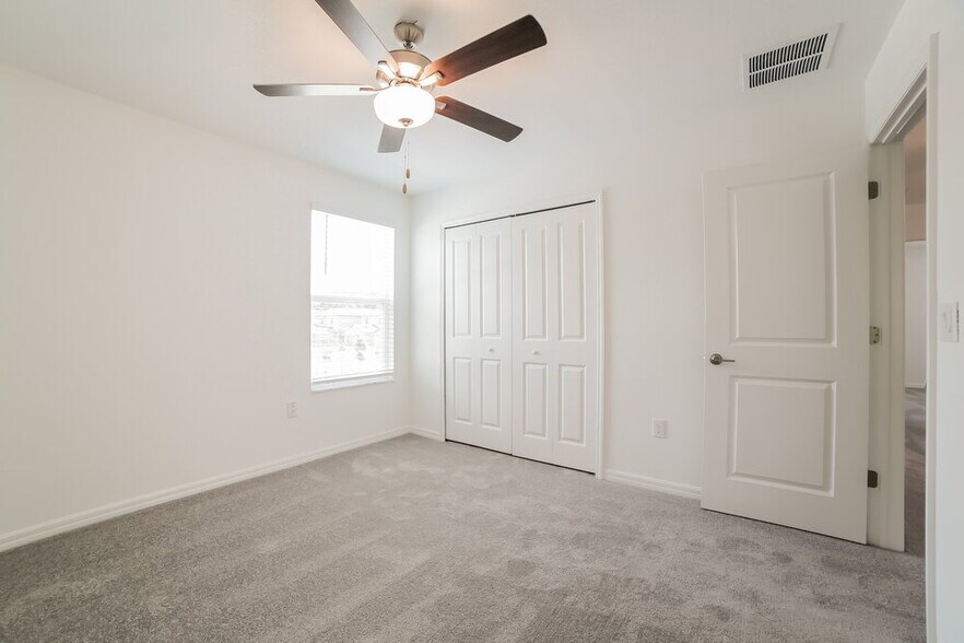 Building Photo - 7230 Spring Snowflake Ave