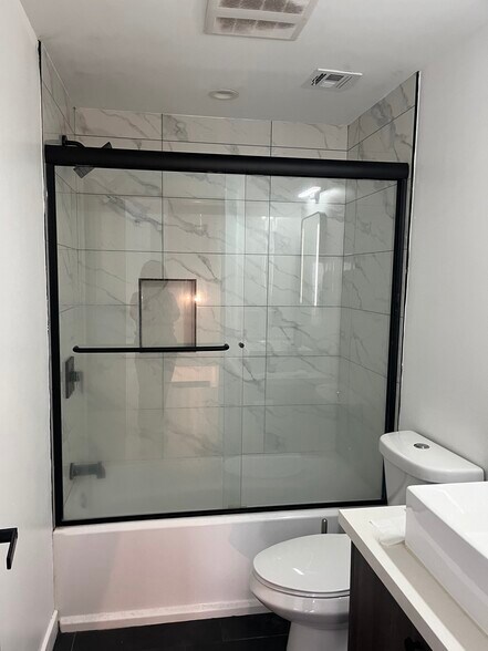 Building Photo - 246 N Dillon St