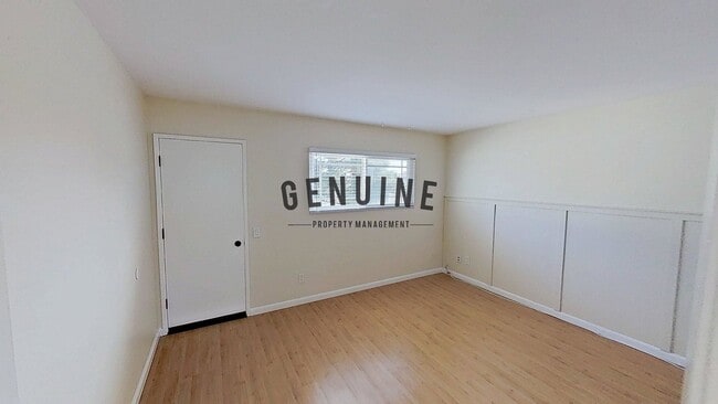 Building Photo - Lovely 2 Bd 1.5Ba Condo in Costa Mesa With Spacious Deck