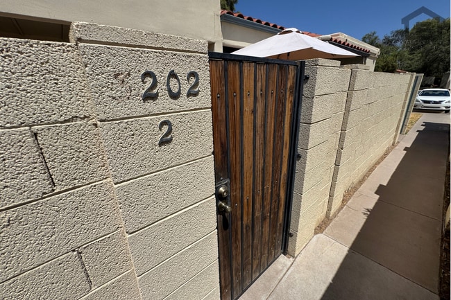 Building Photo - 3202 W Loma Ln