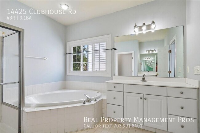 Building Photo - 14425 Clubhouse Rd