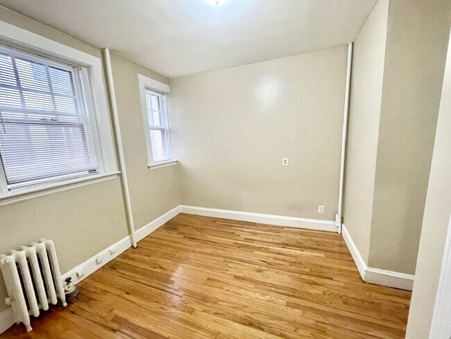 Building Photo - 2035 Commonwealth Ave