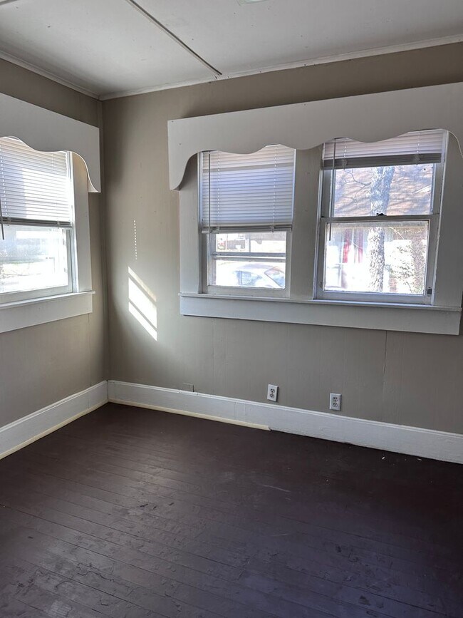 Building Photo - 2416 Walworth - House