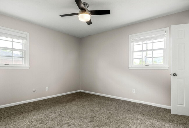 Building Photo - 2404 Silverbrook Ave