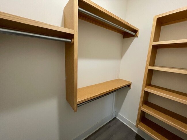 Building Photo - 5140/42 Chase Cir