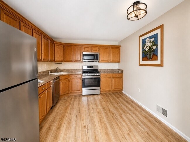 Building Photo - 774 Sassafras Ct