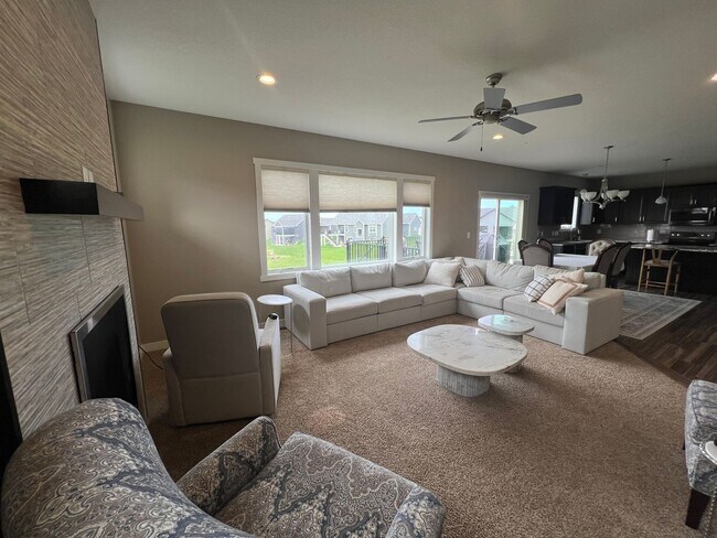 Building Photo - Beautiful 5-bed, 3.5-bath Single Family Home!