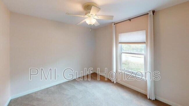 Building Photo - 4827 Birchwood Pl