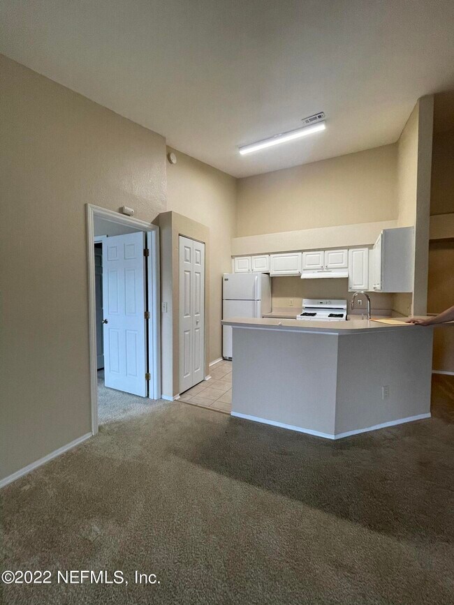 Building Photo - 13810 Sutton Park Dr N