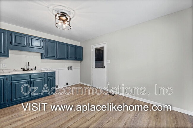 Building Photo - 3310 Iroquois Ln
