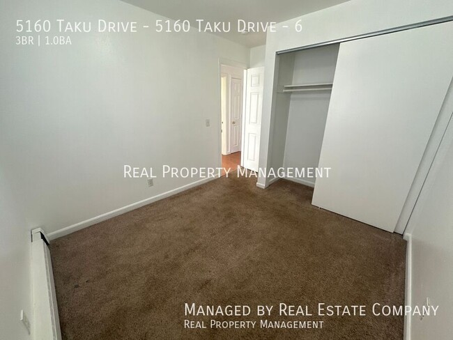 Building Photo - Three Bedroom One Bath Apartment Four Minu...