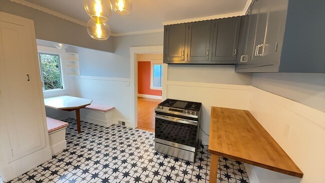 Building Photo - EPIC REA: Beautiful 2 Bed/2 Bath In the Heart of West Berkeley’s Poet’s Corner.