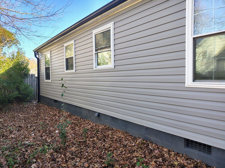 Building Photo - Room in House on Glory St