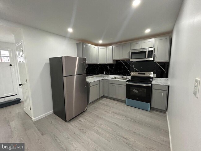 Building Photo - 222 W Patterson St